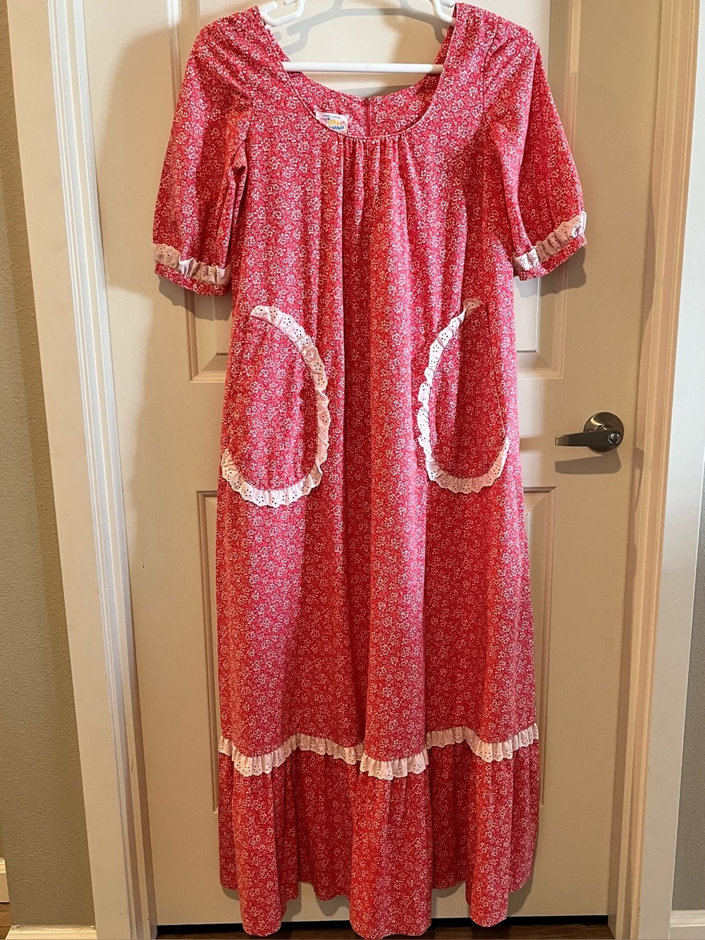 Vintage 60s LIBERTY HOUSE Red Floral MUUMUU Caftan with Lace Trim OS